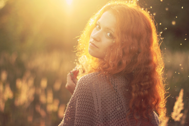 Обои картинки фото девушки, -unsort , лица,  портреты, свет, настроение