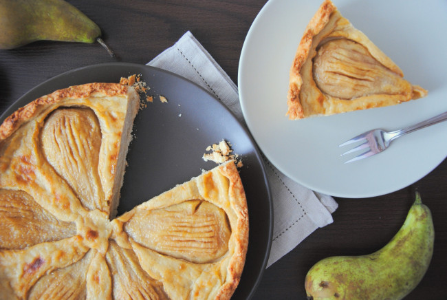 Обои картинки фото еда, пироги, груши