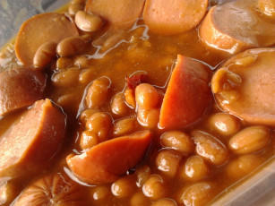 Картинка еда вторые+блюда колбаски фасоль