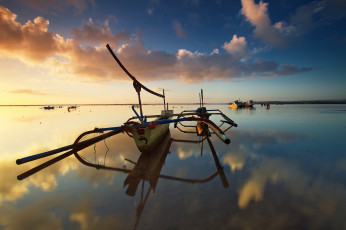 Картинка корабли лодки +шлюпки отлив балансиры каноэ