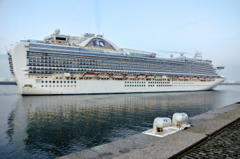 Картинка emerald+princess корабли лайнеры лайнер круизный