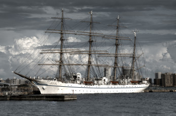 Картинка корабли парусники мачты причал