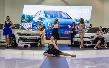 Картинка автомобили -авто+с+девушками девица авто