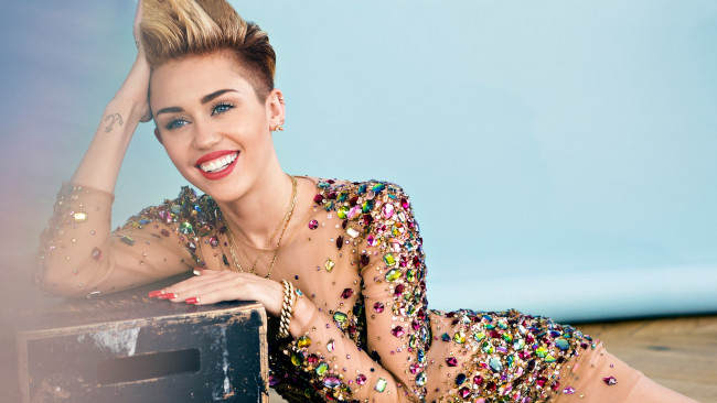 Обои картинки фото музыка, miley cyrus, улыбка