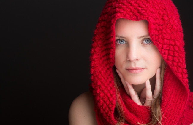 Обои картинки фото девушки, - лица,  портреты, блондинка, взгляд, шарф