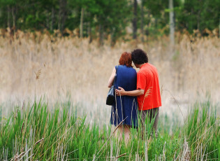 Картинка разное мужчина+женщина пара трава