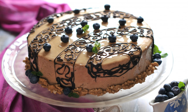 Обои картинки фото еда, торты, шоколадный, торт, черника, орехи