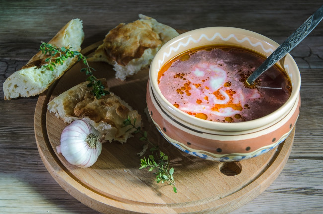 Обои картинки фото еда, первые блюда, чеснок, лепешка, борщ