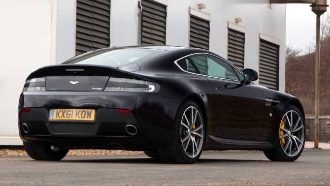 Обои картинки фото aston, martin, v8, vantage, автомобили, ltd, элитные, великобритания