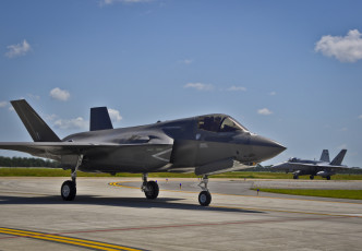 Картинка авиация боевые+самолёты lightning ii аэродром американец f-35 самолет бомбардировщик