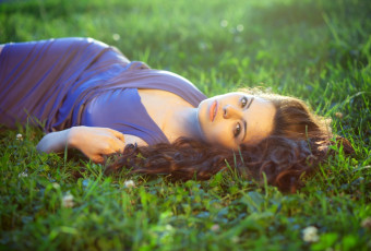 Картинка девушки -unsort+ брюнетки +шатенки платье