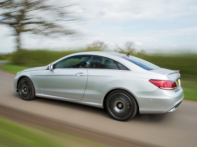 Обои картинки фото автомобили, mercedes-benz, светлый, 2013г, c207, uk-spec, package, amg, sports, coupe, e, 400