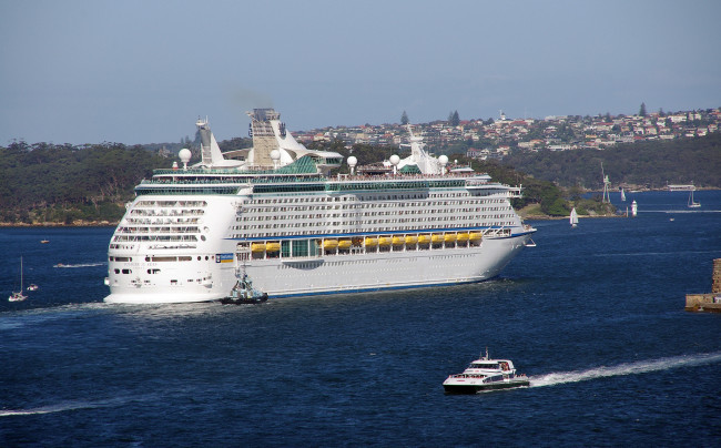 Обои картинки фото корабли, разные вместе, круиз