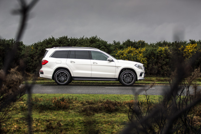Обои картинки фото автомобили, mercedes-benz, 2013г, x166, uk-spec, gl, 63, amg