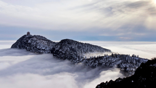 Обои картинки фото природа, горы, деревья, скалы, китай, пагода, облака