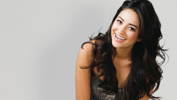 Картинка девушки shay+mitchell улыбка