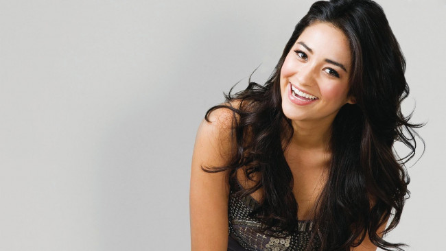 Обои картинки фото девушки, shay mitchell, улыбка