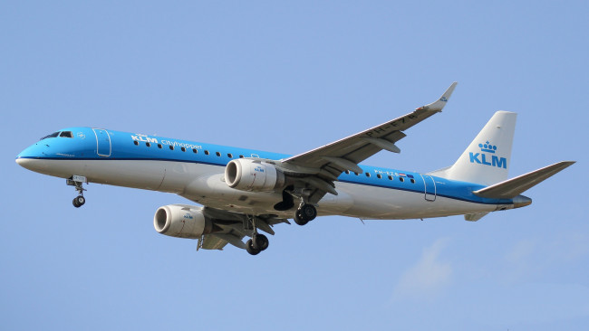 Обои картинки фото авиация, пассажирские самолёты, авиалайнер