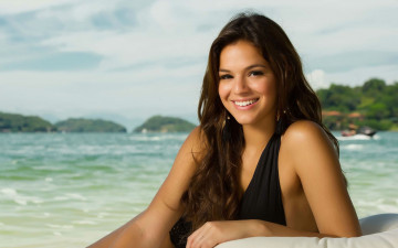 Картинка bruna+marquezine девушки bruna marquezine девушка модель брюнетка красотка поза актриса причёска макияж