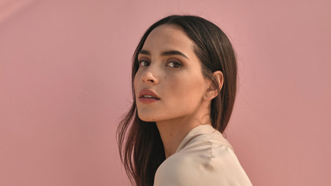 Обои картинки фото девушки, adria arjona, лицо, шатенка