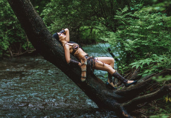 Картинка бестия девушки -+брюнетки +шатенки девушка женщина брюнетка темноволосая сексуальная модель звезда позирует разная обувь верхняя стильная одежда нижнее эротическое бельё трусы лифчик колготки чулки аксессуары макияж и множество элементов на фотографии