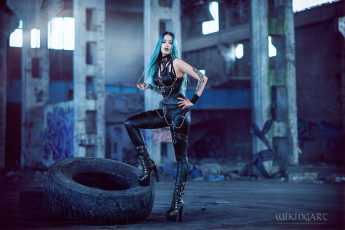 Картинка бестия девушки -+креатив +косплей девушка женщина разноцветная сексуальная модель звезда позирует разная обувь верхняя стильная одежда нижнее эротическое бельё трусы лифчик аксессуары макияж колготки чулки и множество элементов на фотографии