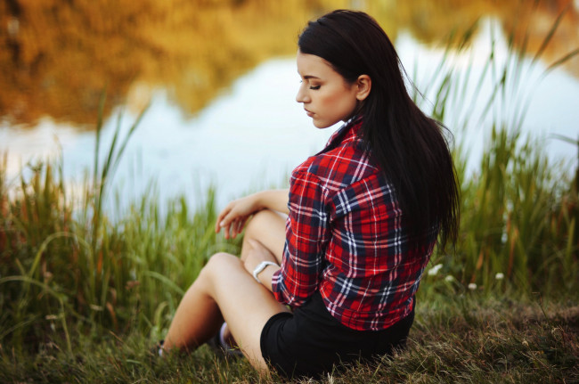 Обои картинки фото бестия, девушки, - брюнетки,  шатенки, девушка, женщина, брюнетка, темноволосая, сексуальная, модель, звезда, позирует, разная, обувь, верхняя, стильная, одежда, нижнее, эротическое, бельё, трусы, лифчик, колготки, чулки, аксессуары, макияж, и, множество, элементов, на, фотографии