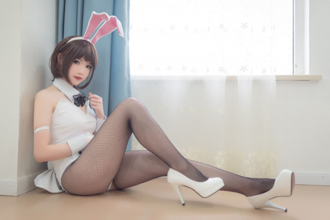 Обои картинки фото бестия, девушки, - креатив,  косплей, девушка, женщина, брюнетка, темноволосая, сексуальная, модель, звезда, позирует, разная, обувь, верхняя, стильная, одежда, нижнее, эротическое, бельё, трусы, лифчик, колготки, чулки, аксессуары, макияж, и, множество, элементов, на, фотографии, xueqing, astra