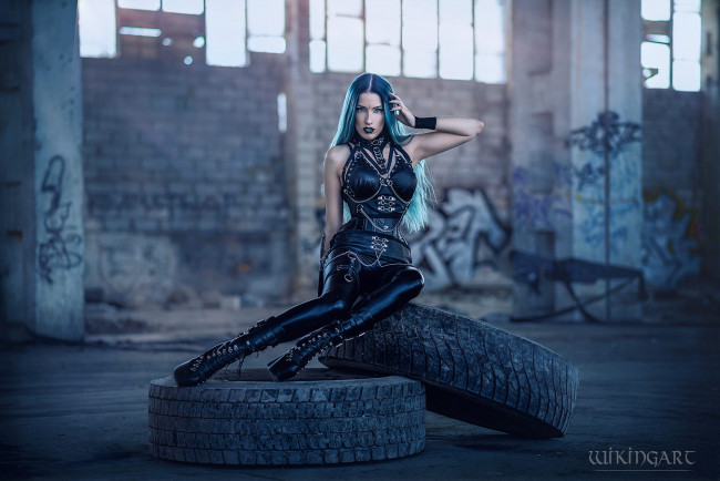 Обои картинки фото бестия, девушки, - креатив,  косплей, девушка, женщина, разноцветная, сексуальная, модель, звезда, позирует, разная, обувь, верхняя, стильная, одежда, нижнее, эротическое, бельё, трусы, лифчик, аксессуары, макияж, колготки, чулки, и, множество, элементов, на, фотографии