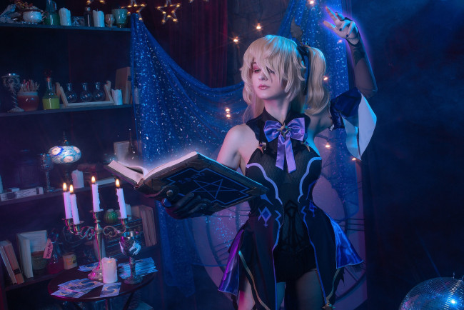 Обои картинки фото kirdjava, девушки, девушка, женщина, блондинка, светловолосая, сексуальная, модель, звезда, позирует, разная, обувь, верхняя, стильная, одежда, нижнее, эротическое, бельё, трусы, лифчик, колготки, чулки, аксессуары, макияж, и, множество, элементов, на, фотографии