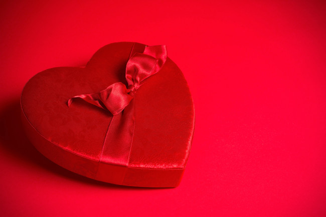 Обои картинки фото праздничные, день святого валентина,  сердечки,  любовь, коробка, сердечко, лента