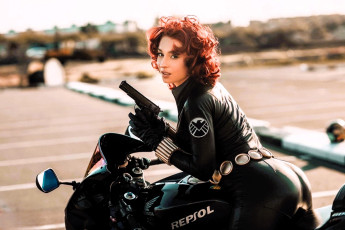 Картинка девушки анна+шаховская образ косплей костюм пистолет мотоцикл