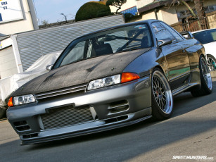 Картинка автомобили выставки уличные фото