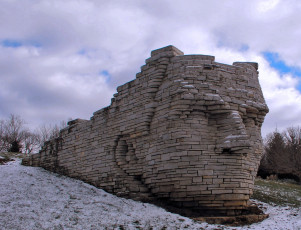 Картинка разное рельефы статуи музейные экспонаты камень лицо снег
