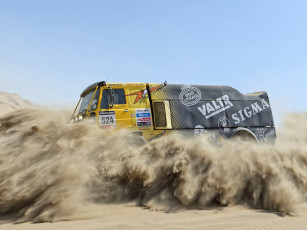 обоя спорт, авторалли, 111-154, liaz, гонка, песок, пустыня, vk, скорость