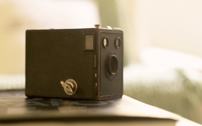 Обои картинки фото разное, ретро,  винтаж, ящик, коробка, камера, фотоаппарат
