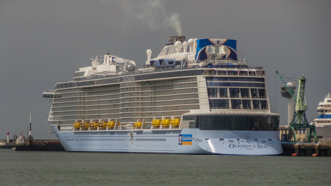 Обои картинки фото ovation of the seas, корабли, лайнеры, круиз, лайнер
