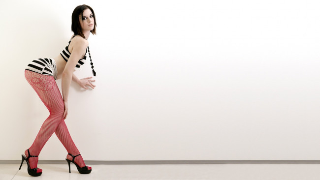 Обои картинки фото девушка, девушки, -unsort , брюнетки, темноволосые, модель