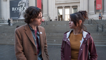 Картинка a+rainy+day+in+new+york+ 2019 кино+фильмы -unknown+ другое дождливый день в нью-йорке кадры из фильма тимоти шаламе селена гомес мелодрама комедия