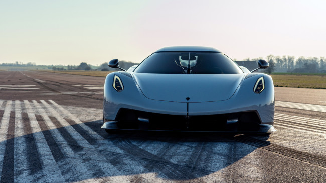 Обои картинки фото 2020 koenigsegg jesko absolut, автомобили, koenigsegg, суперкар, jesko, absolut, 2020, вид, спереди