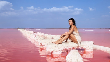 Картинка девушки -+брюнетки +шатенки виталий скитаев женщины темные волосы ветер платье белая одежда босиком природа небо облака