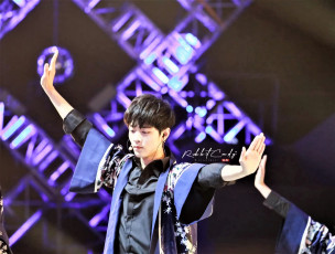 Картинка мужчины xiao+zhan актер халат сцена