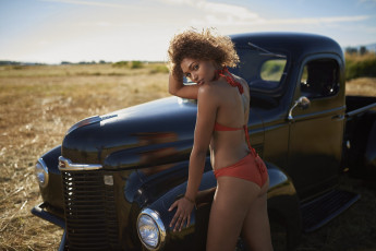 Картинка девушки -+темнокожие грузовик мулатка купальник тату