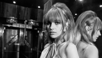 Картинка nell+tiger+free девушки -+черно-белые черно-белая лицо зеркало