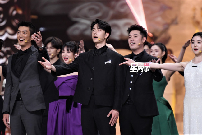 Обои картинки фото разное, знаменитости, ван, ибо, люди, актеры, песня, сцена