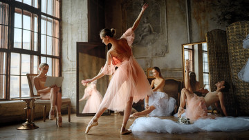 Картинка девушки -+группа+девушек балерины костюмы зеркало