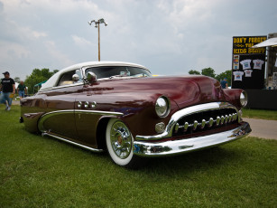 Картинка автомобили выставки уличные фото