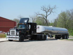 Картинка автомобили mack