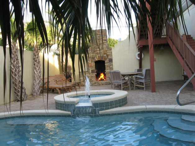 Обои картинки фото интерьер, бассейны, открытые, площадки, камин, фонтан, бассейн