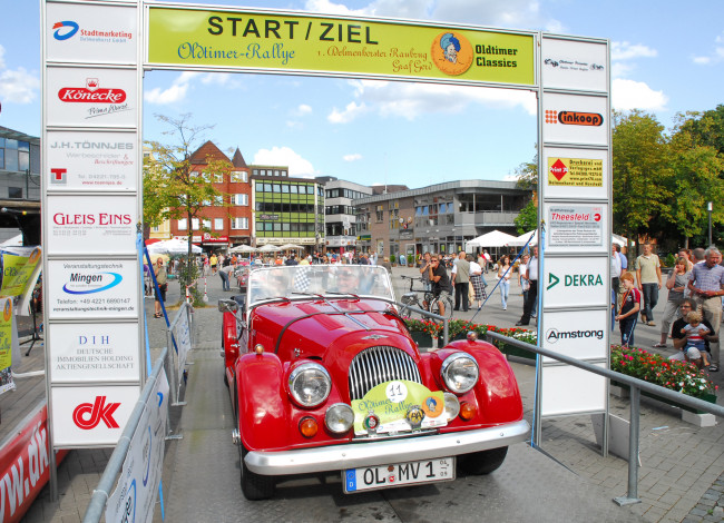 Обои картинки фото автомобили, выставки, уличные, фото, ретро